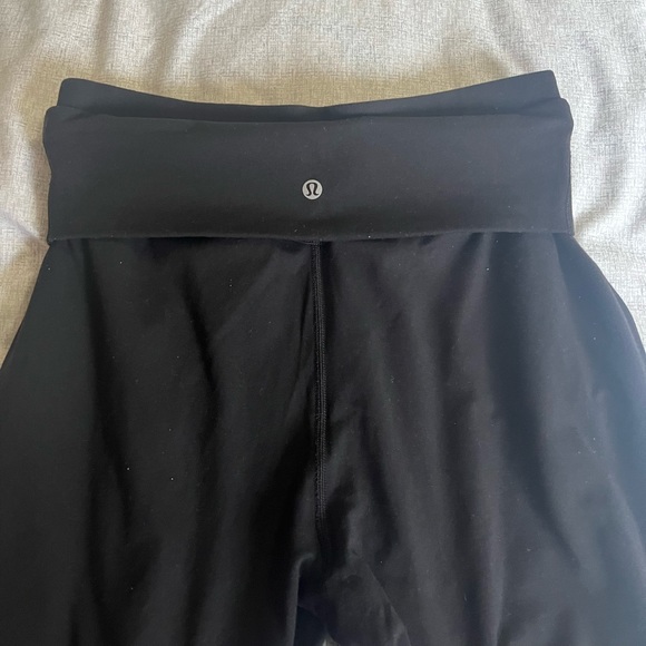 EUC Lululemon Sunset Salutation Crop in Black - Picture 12 of 15